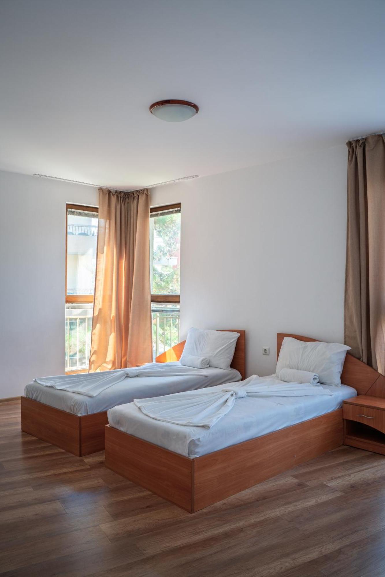 Hotel Milan Primorsko Zewnętrze zdjęcie