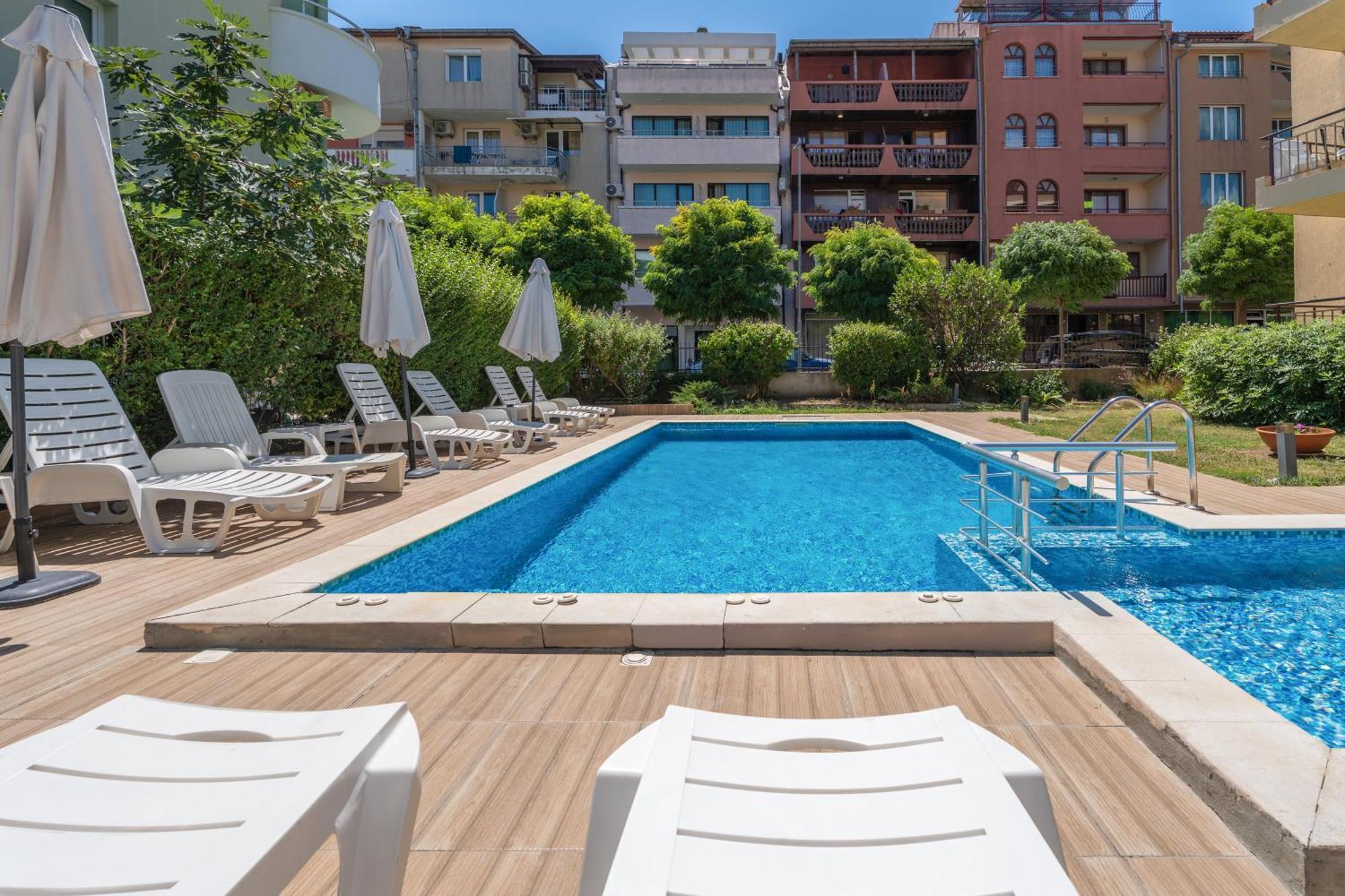 Hotel Milan Primorsko Zewnętrze zdjęcie
