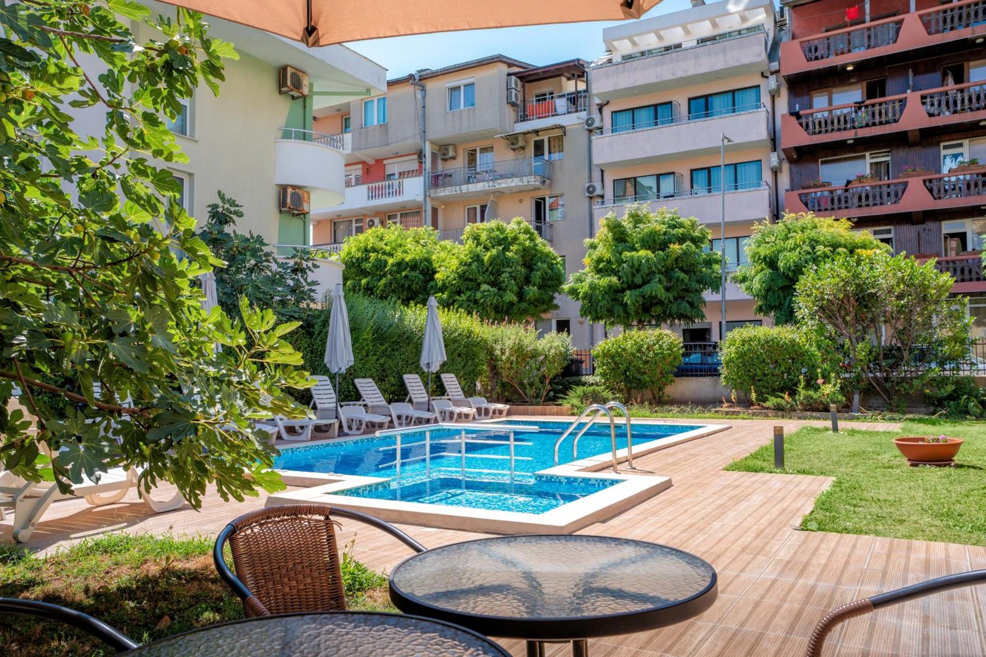 Hotel Milan Primorsko Zewnętrze zdjęcie