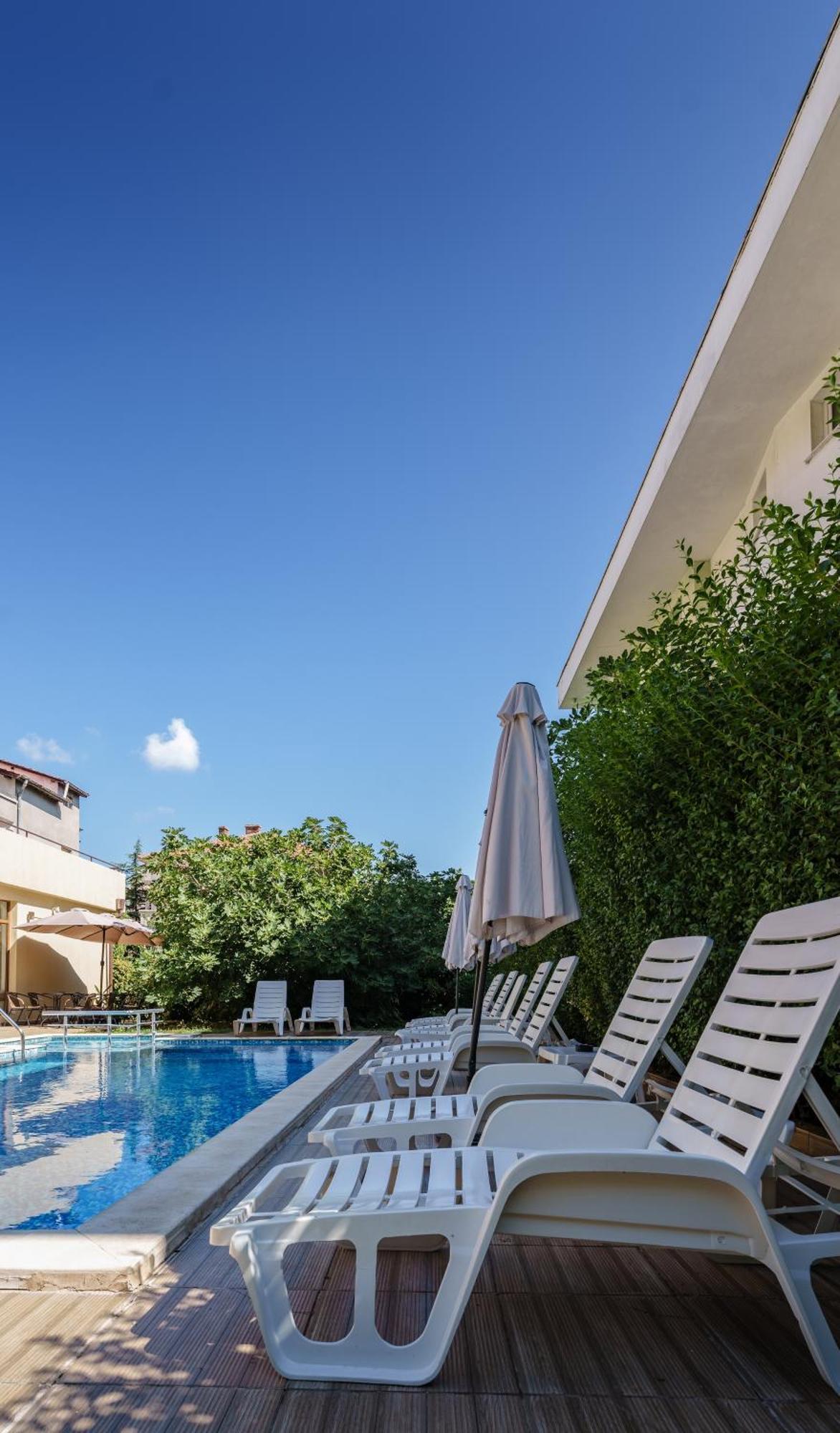 Hotel Milan Primorsko Zewnętrze zdjęcie