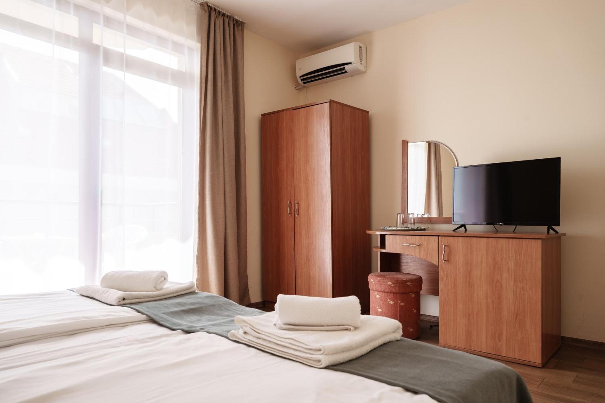 Hotel Milan Primorsko Zewnętrze zdjęcie