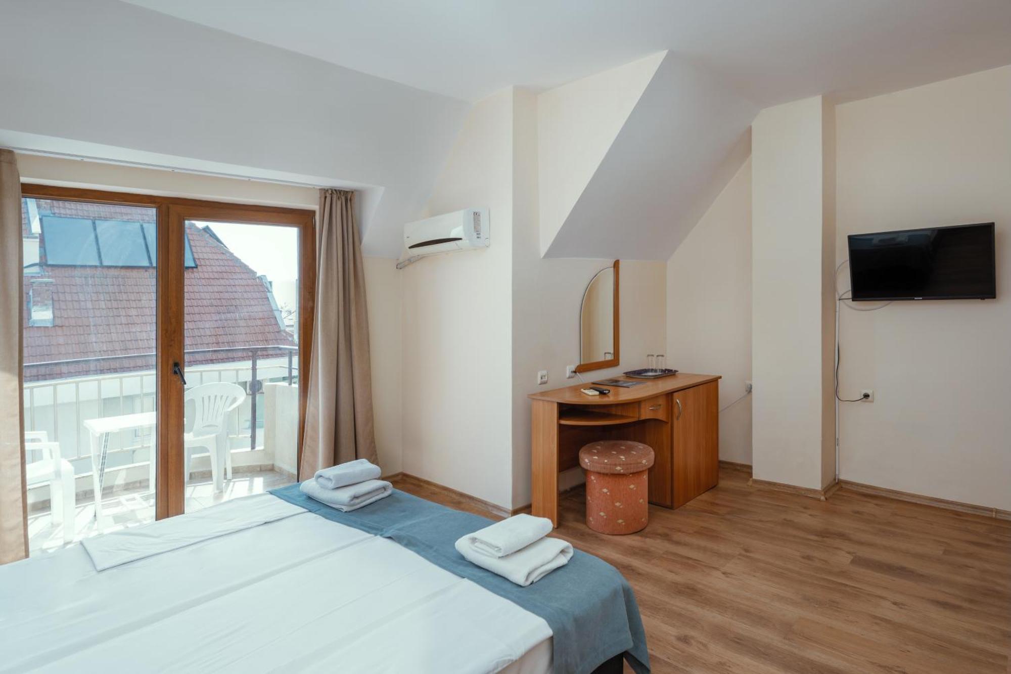 Hotel Milan Primorsko Zewnętrze zdjęcie