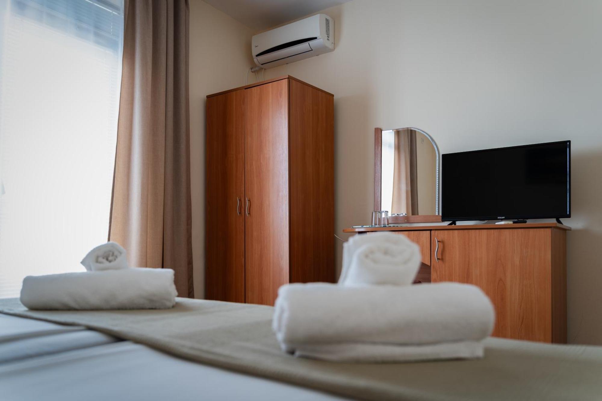 Hotel Milan Primorsko Zewnętrze zdjęcie
