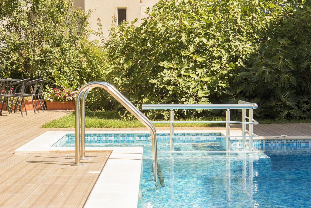 Hotel Milan Primorsko Zewnętrze zdjęcie