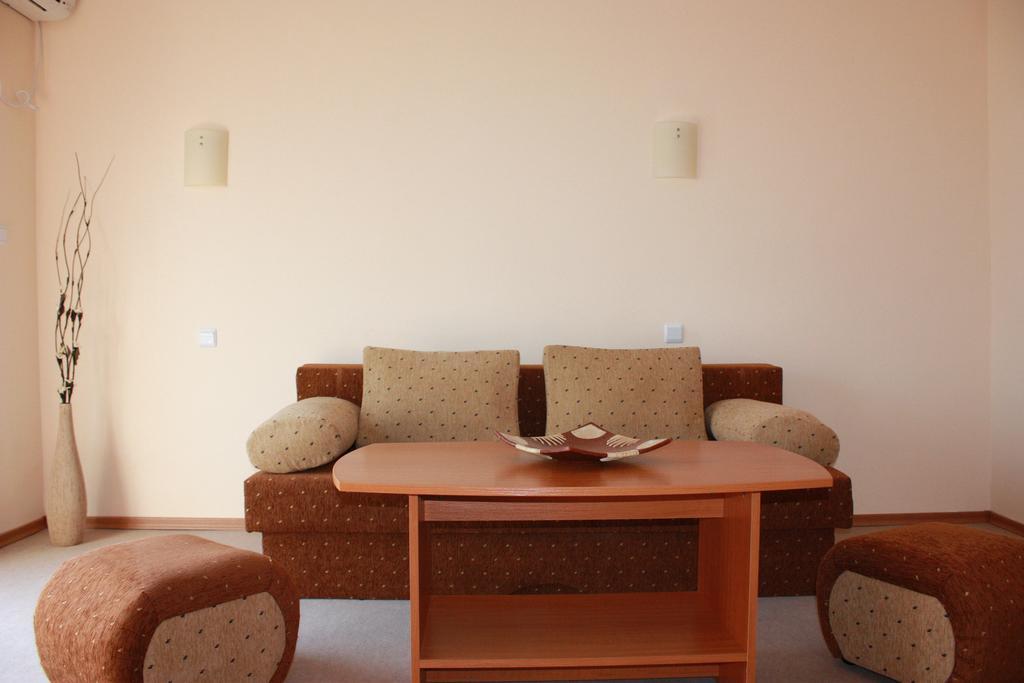 Hotel Milan Primorsko Zewnętrze zdjęcie