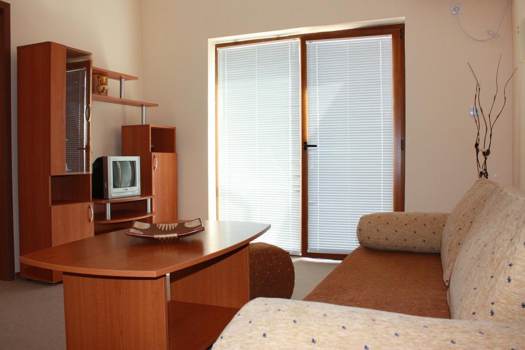 Hotel Milan Primorsko Zewnętrze zdjęcie