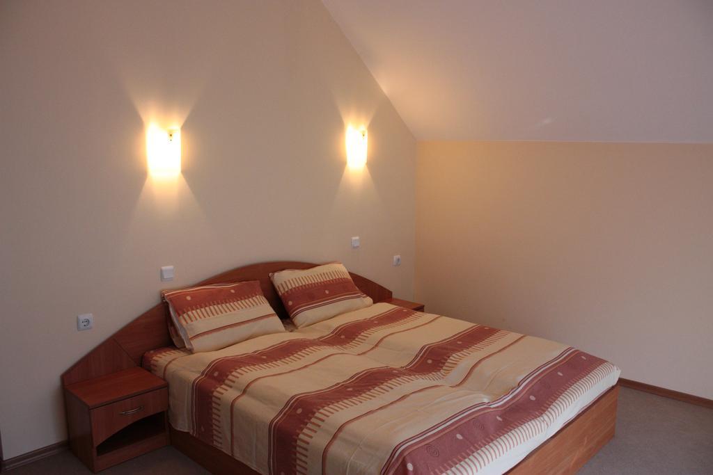 Hotel Milan Primorsko Zewnętrze zdjęcie