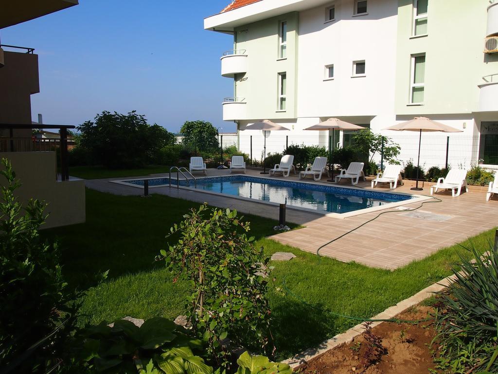 Hotel Milan Primorsko Zewnętrze zdjęcie