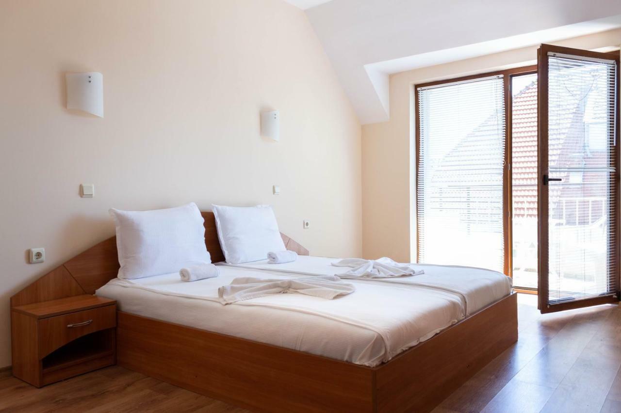 Hotel Milan Primorsko Zewnętrze zdjęcie