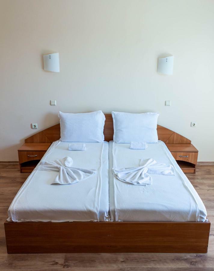 Hotel Milan Primorsko Zewnętrze zdjęcie