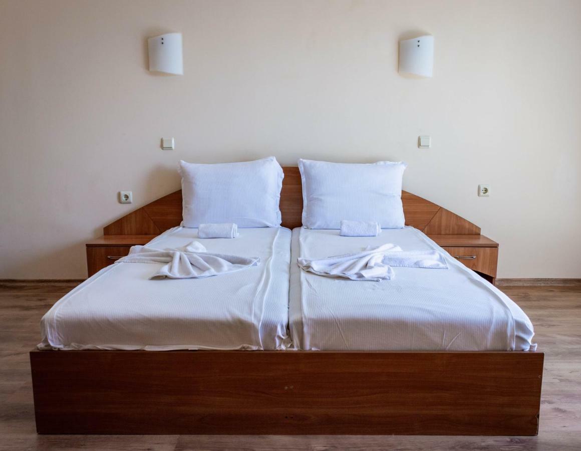 Hotel Milan Primorsko Zewnętrze zdjęcie